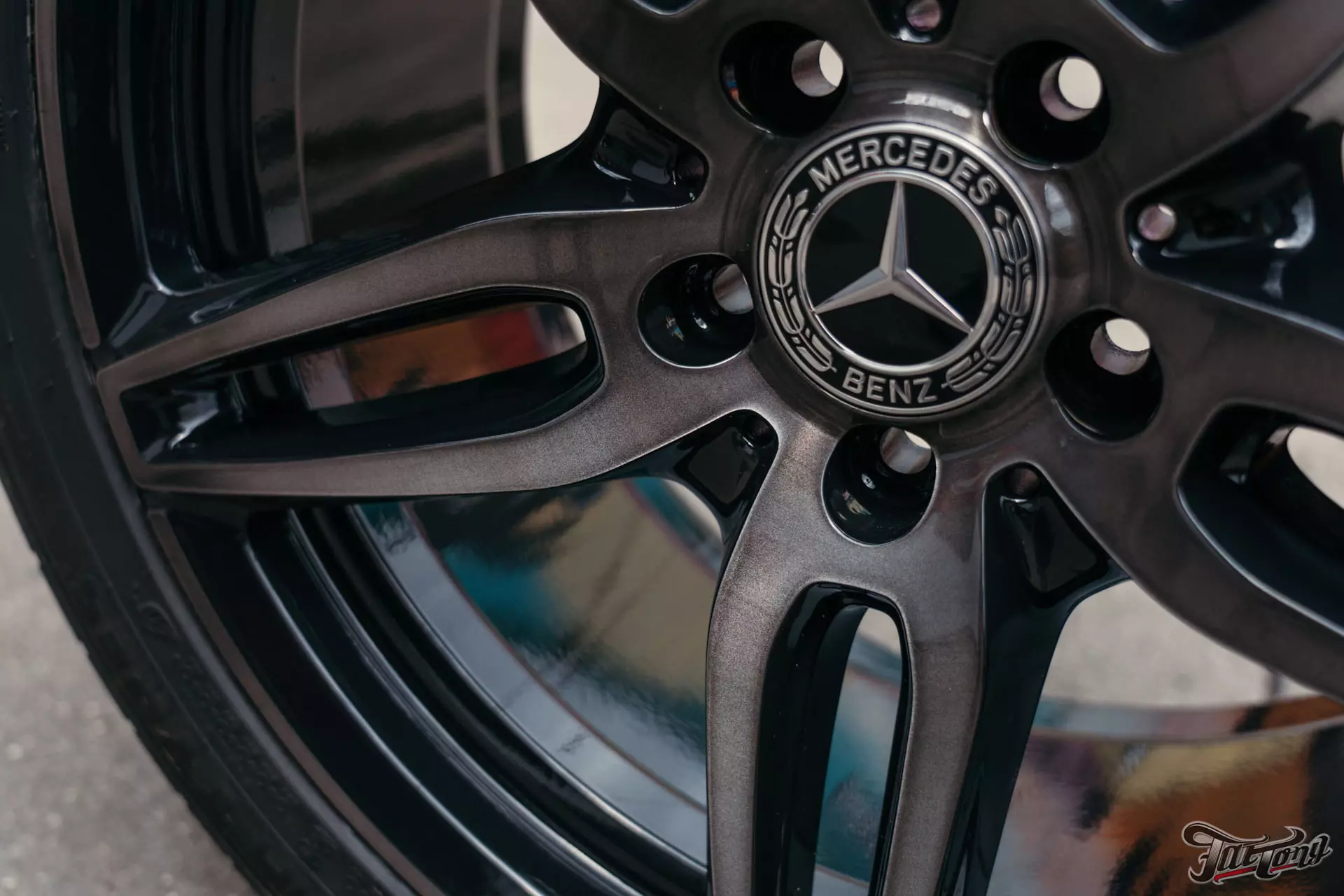 Mercedes E400 Coupe. Часть 3. Оклейка в серый сатин. Полный антихром. Окрас дисков и суппортов. Детейлинг